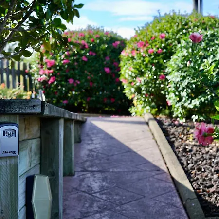 Oneroa Tui Garden, Waiheke Villa Exterior photo