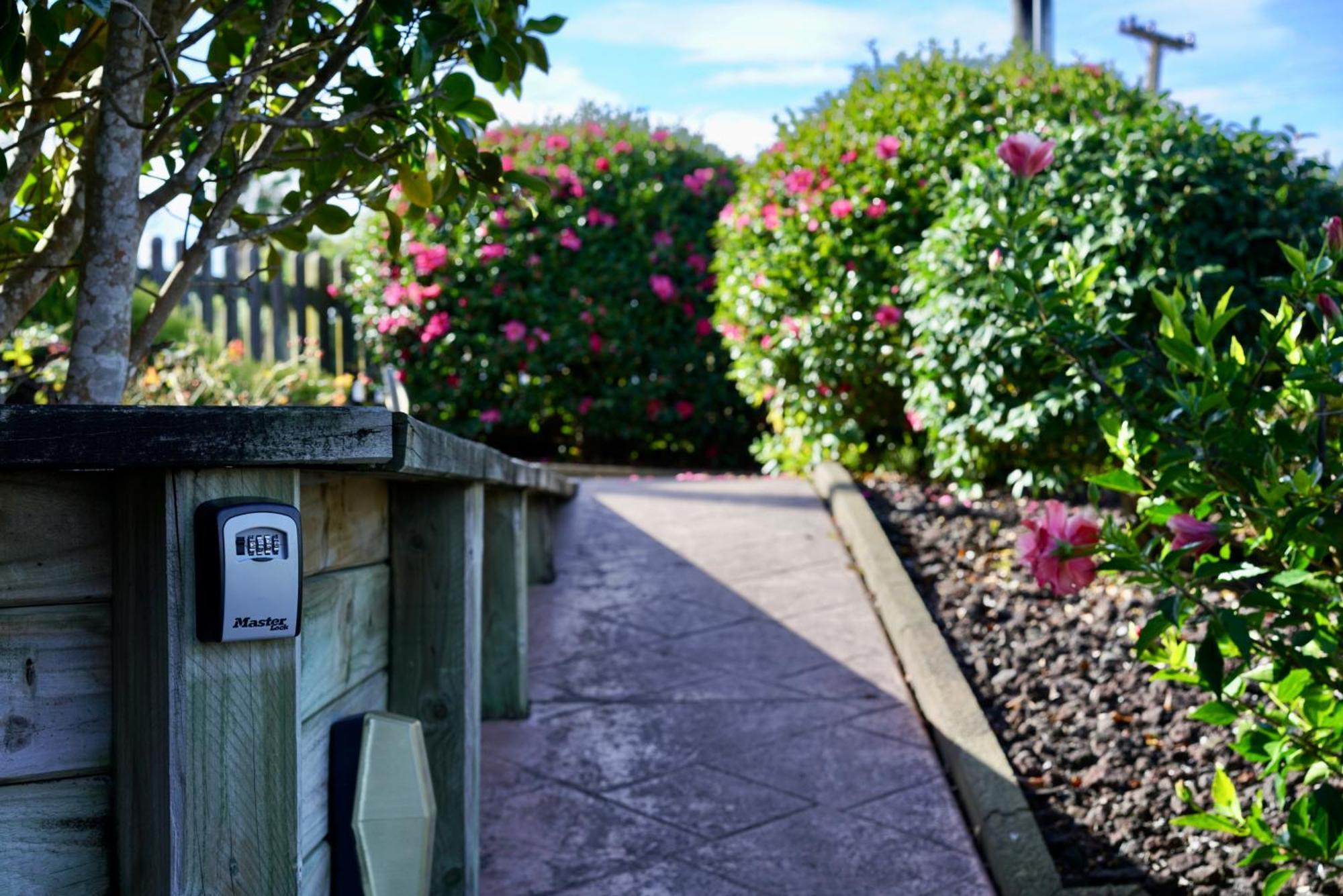 Tui Garden, Waiheke Holiday home *