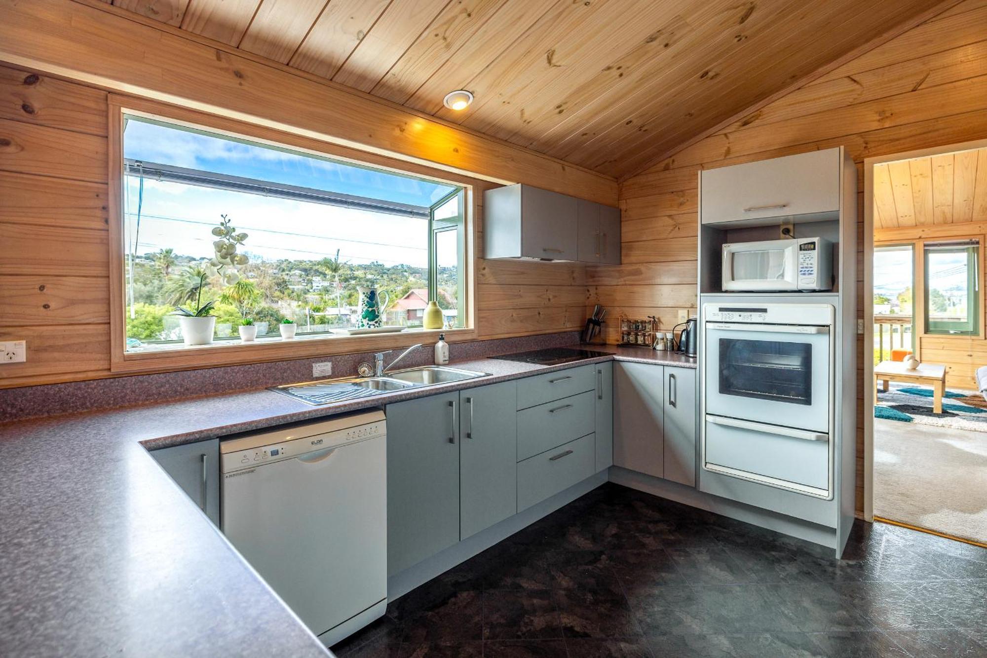 Tui Garden, Waiheke Holiday home